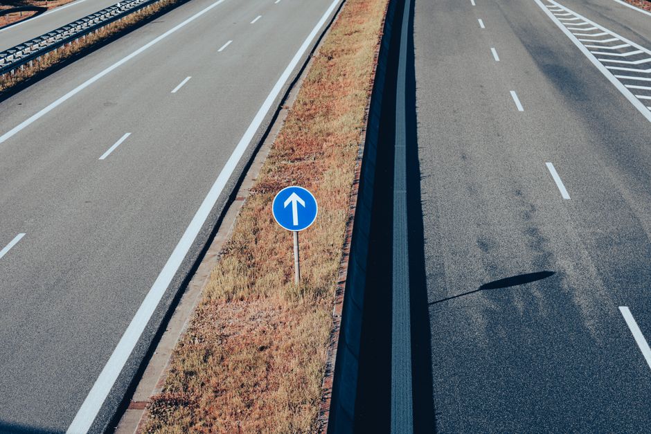 Prometni znak na autocesti
