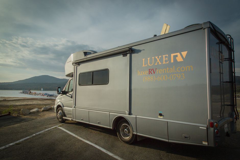 Put Lux I — moderni integrirani autodom s panoramskim staklom